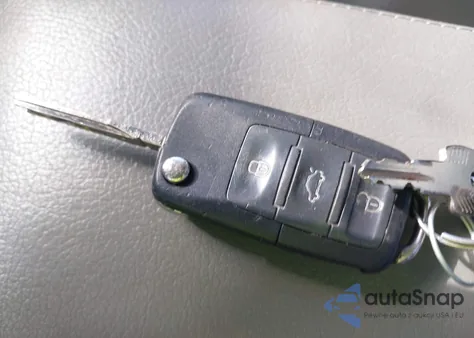 2001 Volkswagen Passat Glx z USA, uszkodzony, nr VIN WVWTH63B11E185816